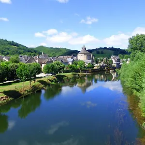 https://loustal-2.midi-pyreneeshotels.com